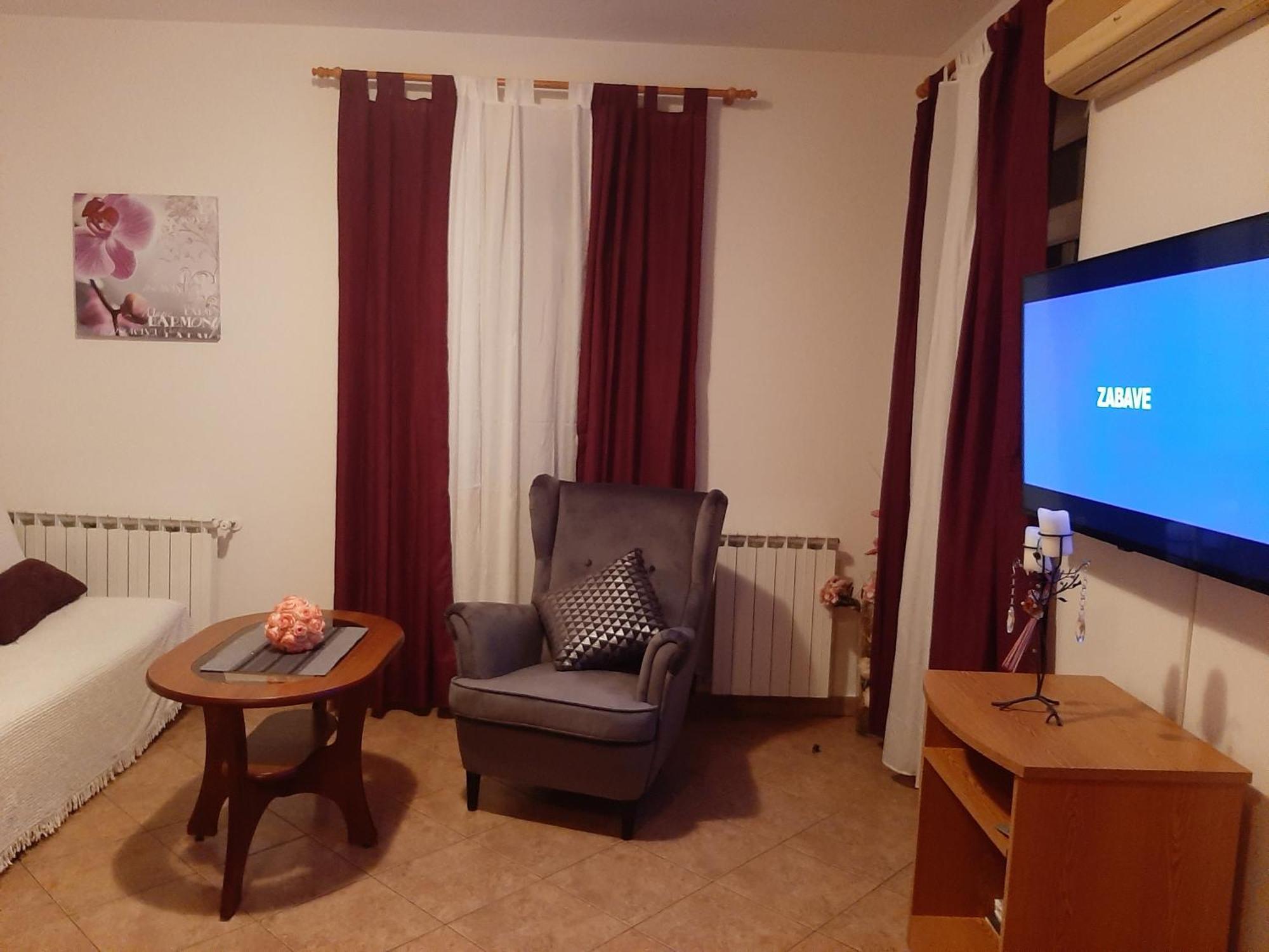 Family Apartments Suzi Rovinj Bagian luar foto