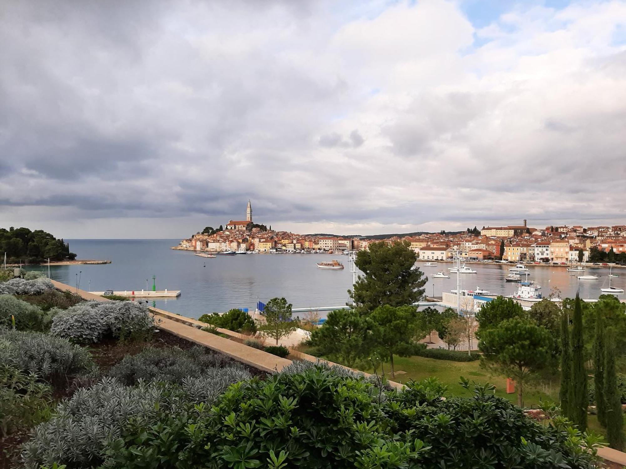 Family Apartments Suzi Rovinj Bagian luar foto