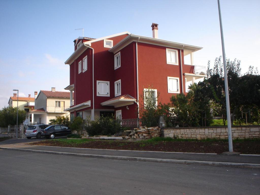 Family Apartments Suzi Rovinj Bagian luar foto
