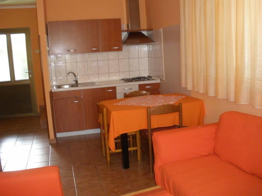 Family Apartments Suzi Rovinj Bagian luar foto