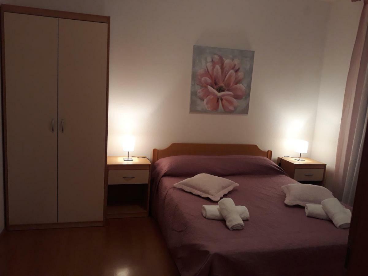 Family Apartments Suzi Rovinj Bagian luar foto