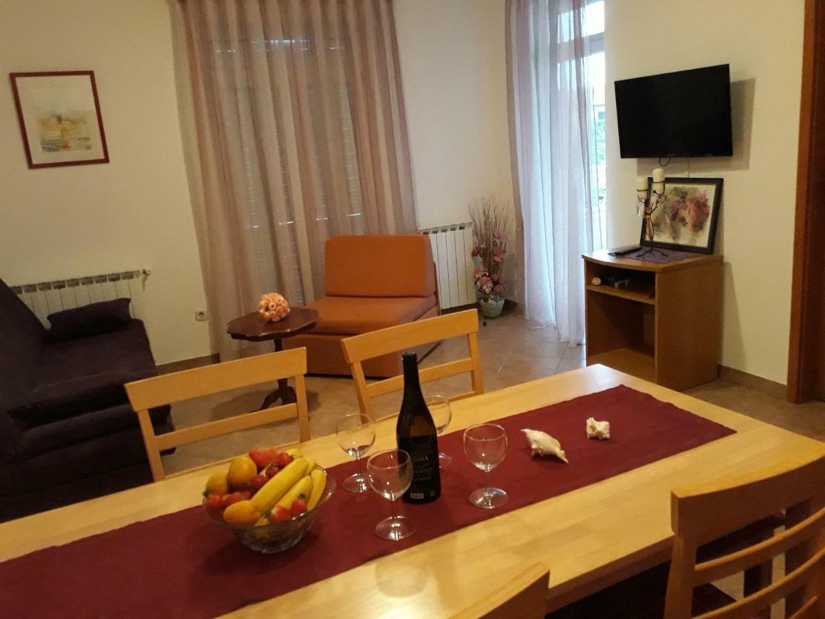 Family Apartments Suzi Rovinj Bagian luar foto